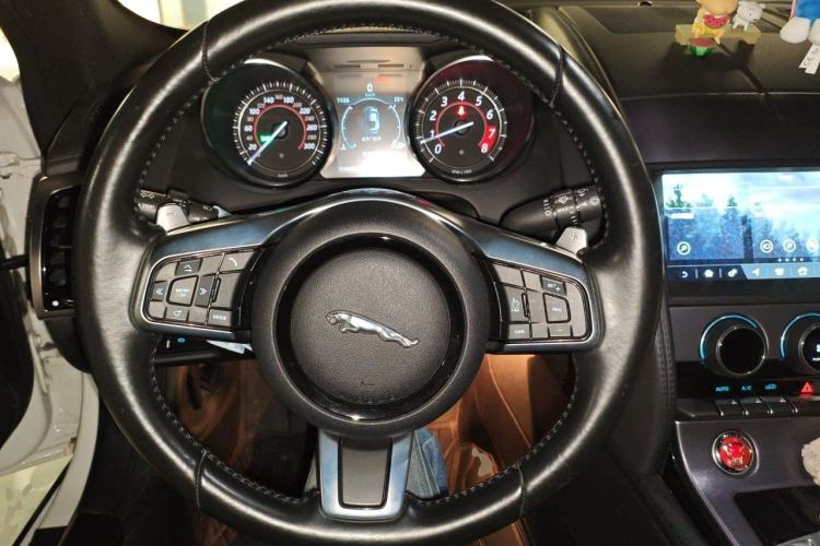 Used Jaguar F-TYPE 2019 3.0 SC Hardtop Version Steering Wheel
