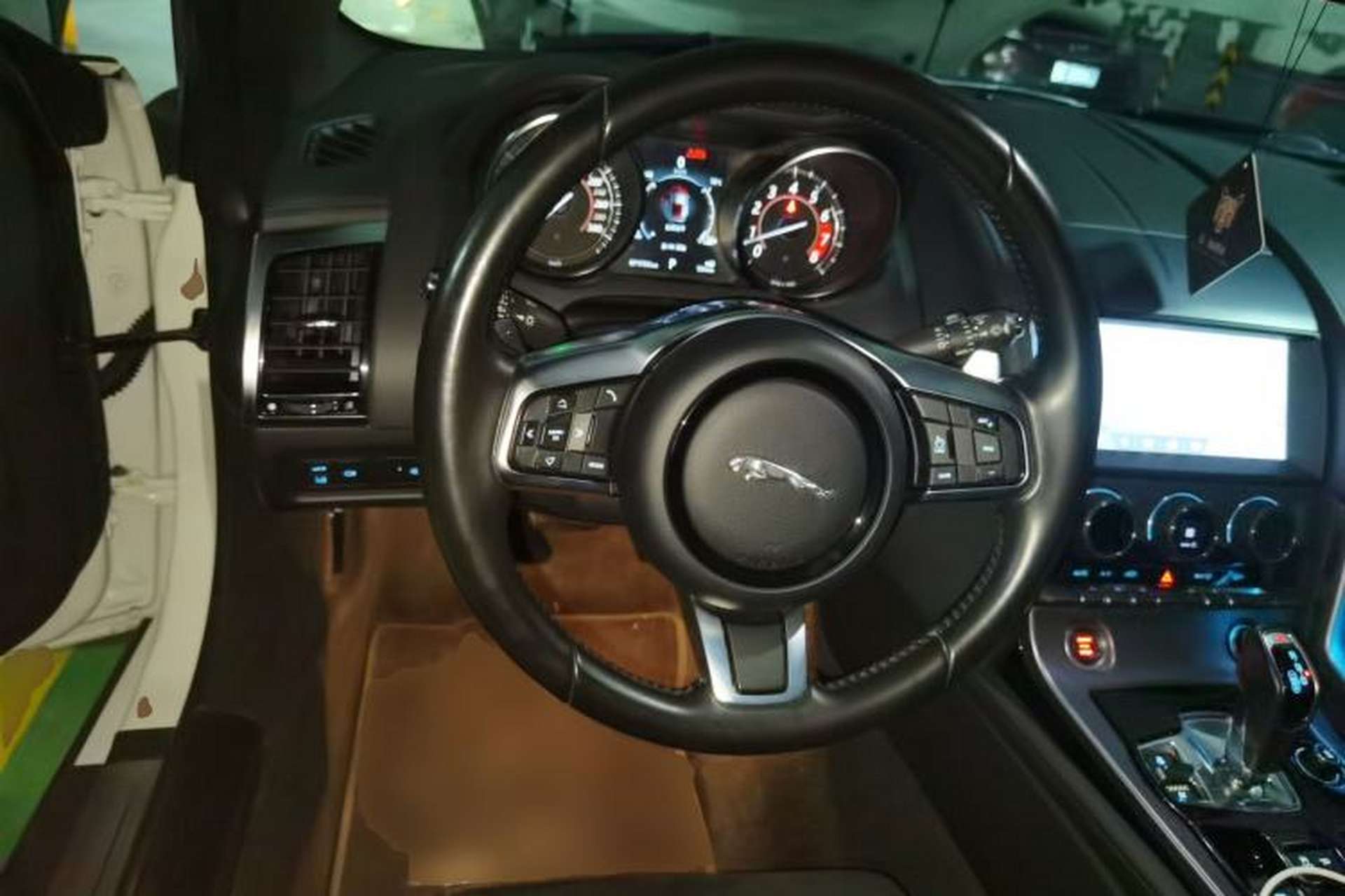 Used Jaguar F-TYPE 2019 2.0T Hardtop Version Steering Wheel