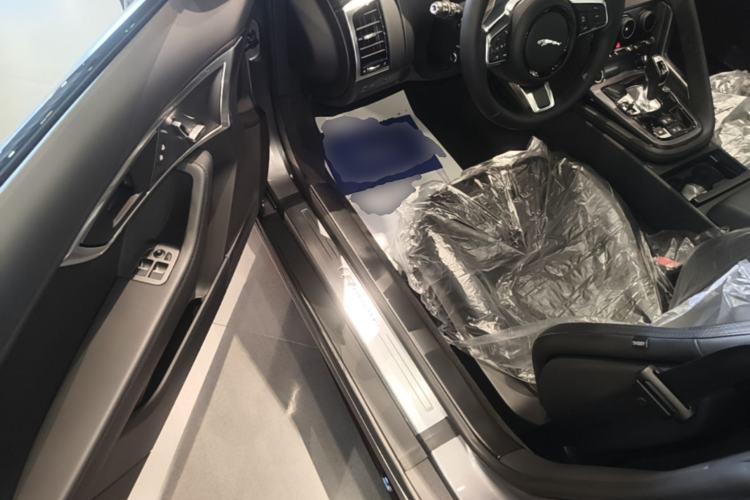 Used Jaguar F-TYPE 2021 P380 All-Wheel-Drive R-Dynamic Hardtop Version Driver Seat