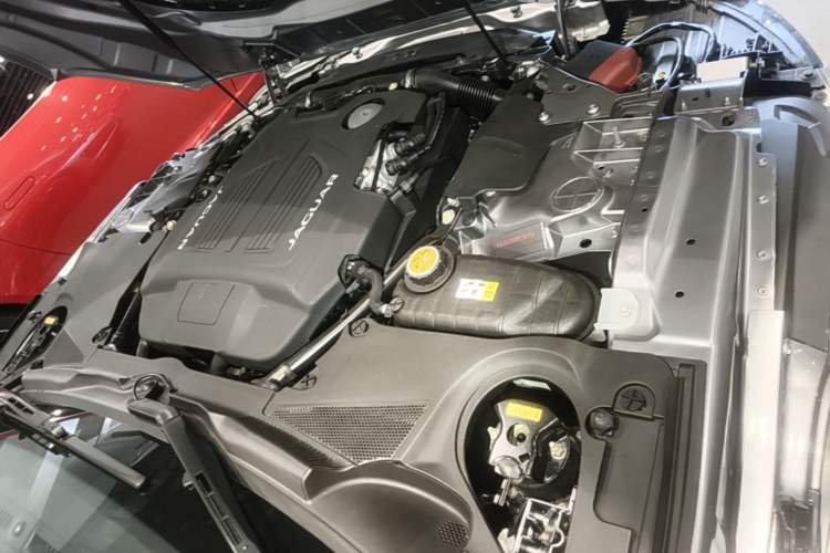 Used Jaguar F-TYPE 2021 P380 All-Wheel-Drive R-Dynamic Hardtop Version Engine Bay