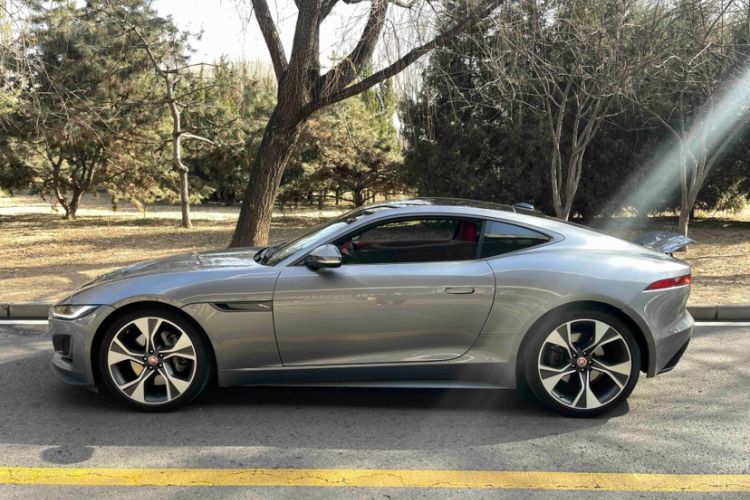 Used Jaguar F-TYPE 2021 P300 Rear-Drive First Edition Hardtop Version Exterior 4