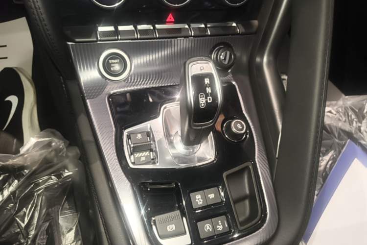 Used Jaguar F-TYPE 2021 P380 All-Wheel-Drive R-Dynamic Hardtop Version Gear Lever