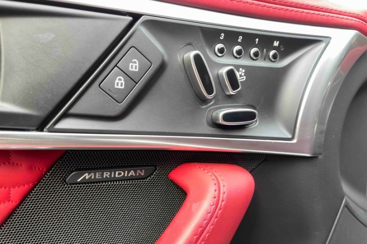 Used Jaguar F-TYPE 2021 P300 Rear-Drive First Edition Hardtop Version Interior 8