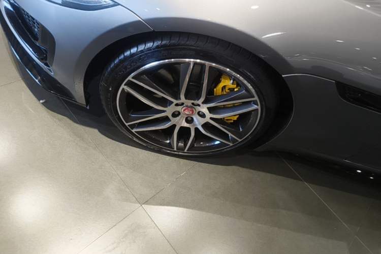 Used Jaguar F-TYPE 2021 P380 All-Wheel-Drive R-Dynamic Hardtop Version Left Front Wheel Hub