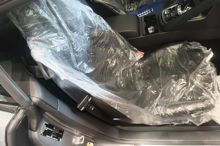 Used Jaguar F-TYPE 2021 P380 All-Wheel-Drive R-Dynamic Hardtop Version Right Front Seat