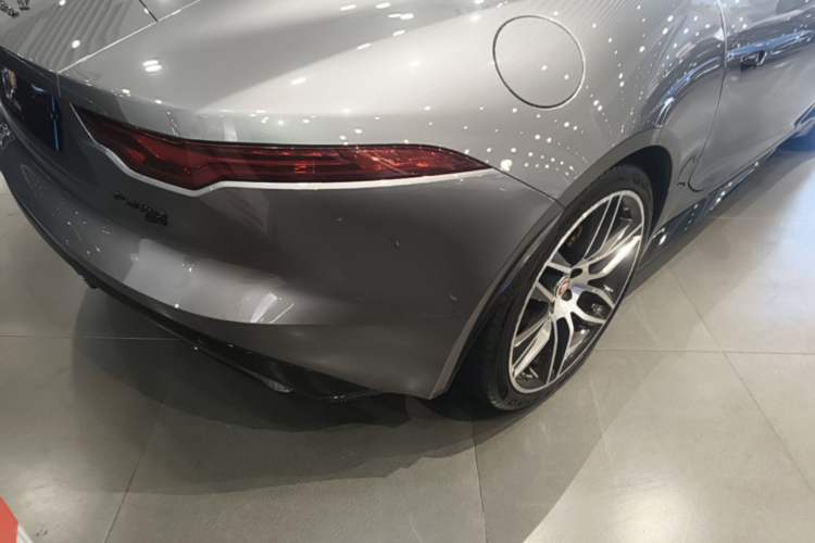 Used Jaguar F-TYPE 2021 P380 All-Wheel-Drive R-Dynamic Hardtop Version Right Rear Taillight