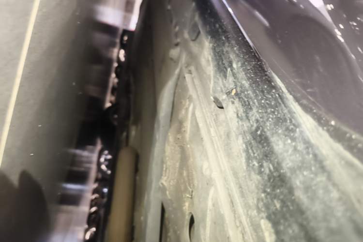 Used Jaguar F-TYPE 2021 P380 All-Wheel-Drive R-Dynamic Hardtop Version Right Side Sill