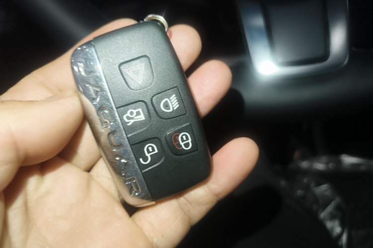 Used Jaguar F-TYPE 2021 P380 All-Wheel-Drive R-Dynamic Hardtop Version Vehicle Key