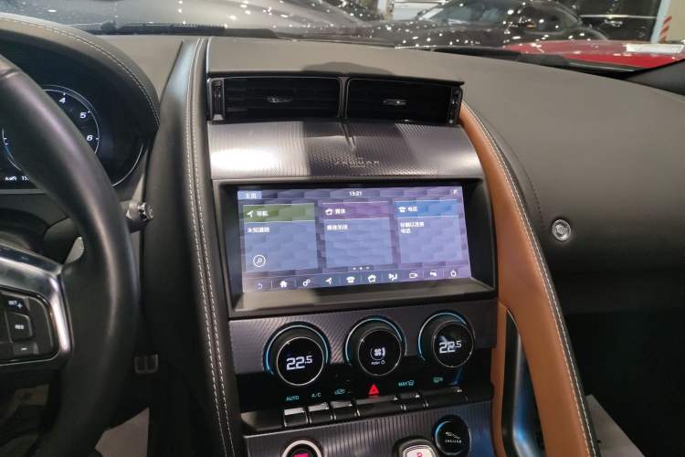Used Jaguar F-TYPE 2021 P380 All-Wheel-Drive R-Dynamic Hardtop Version Audio And AC Panel