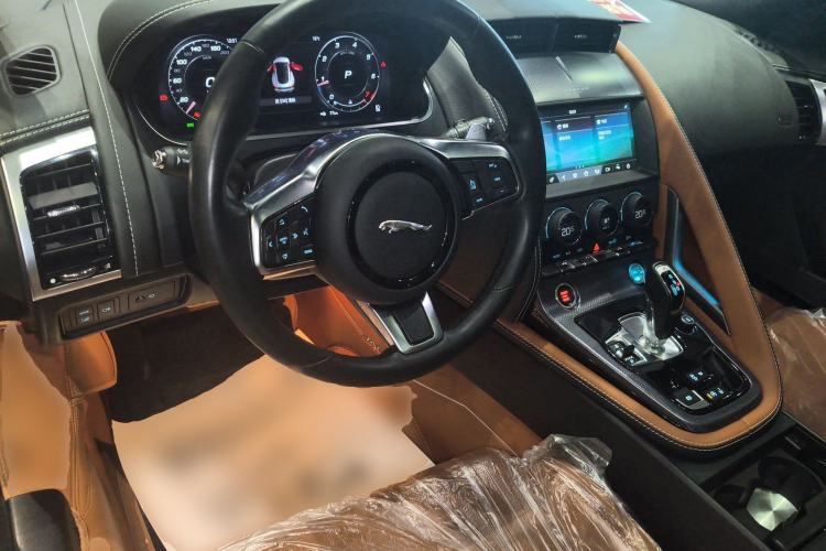Used Jaguar F-TYPE 2021 P380 All-Wheel-Drive V6 Track Legend Edition Center Console