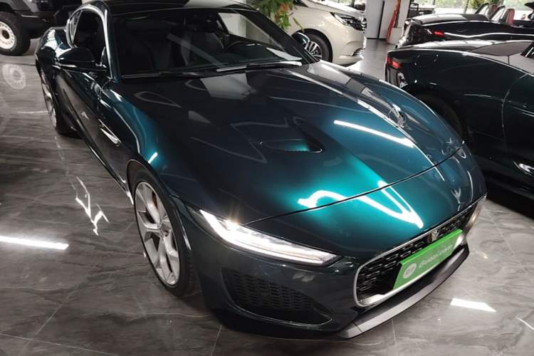 Used Jaguar F-TYPE 2021 P300 Rear-Drive Hardtop Version Front Right 45 Deg