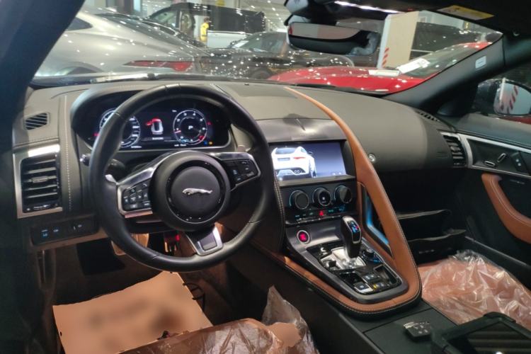Used Jaguar F-TYPE 2021 P380 All-Wheel-Drive R-Dynamic Hardtop Version Interior 2