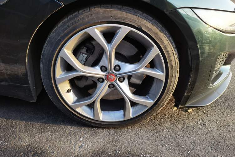 Used Jaguar F-TYPE 2021 P300 Rear-Drive Hardtop Version Right Front Wheel Hub