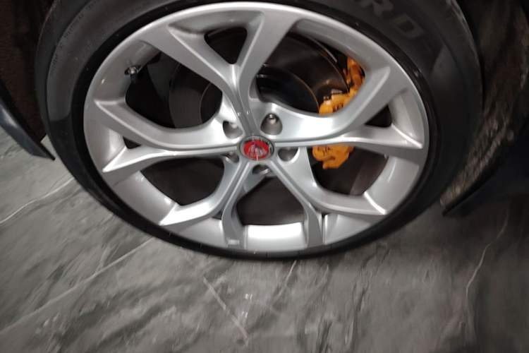 Used Jaguar F-TYPE 2021 P300 Rear-Drive Hardtop Version Right Rear Wheel Hub