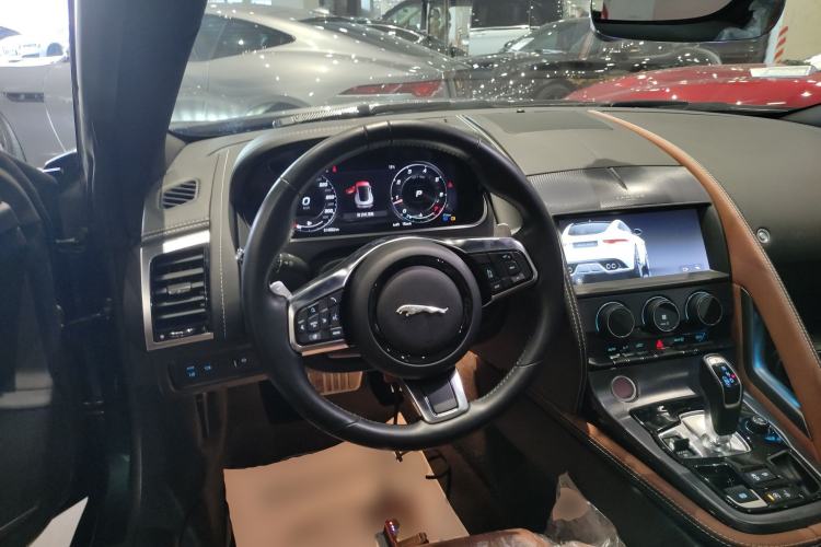 Used Jaguar F-TYPE 2021 P380 All-Wheel-Drive R-Dynamic Hardtop Version Steering Wheel
