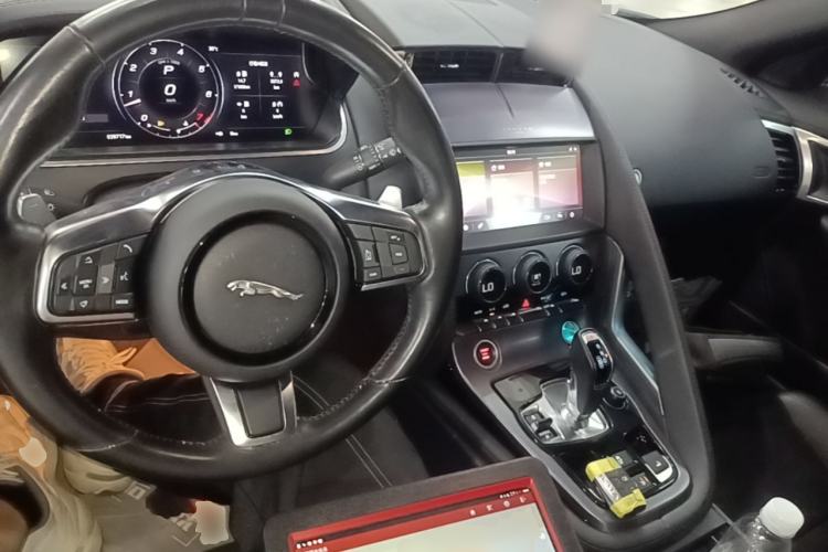 Used Jaguar F-TYPE 2021 P300 Rear-Drive Convertible Edition Center Console