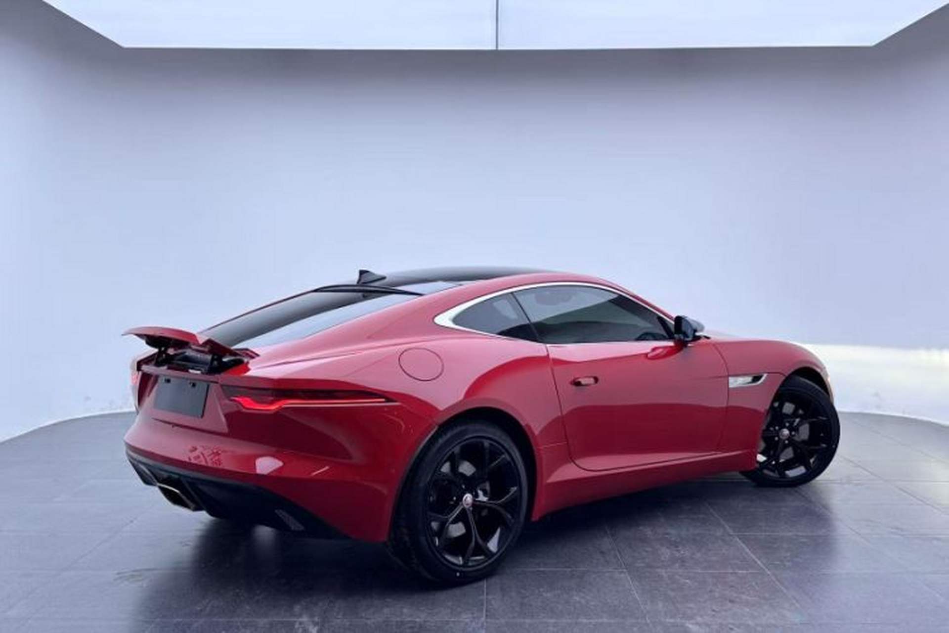 Used Jaguar F-TYPE 2021 P300 Rear-Drive Hardtop Version Exterior 6