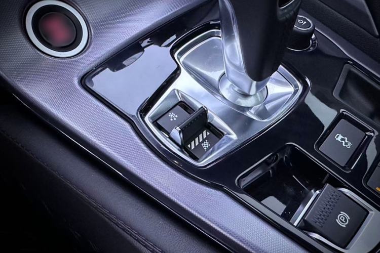 Used Jaguar F-TYPE 2021 P300 Rear-Drive Hardtop Version Interior 11