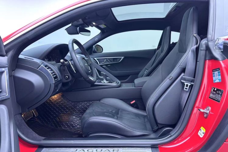 Used Jaguar F-TYPE 2021 P300 Rear-Drive Hardtop Version Interior 13