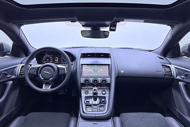 Used Jaguar F-TYPE 2021 P300 Rear-Drive Hardtop Version Interior 6