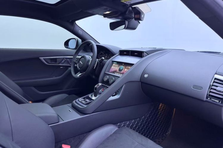 Used Jaguar F-TYPE 2021 P300 Rear-Drive Hardtop Version Interior 8