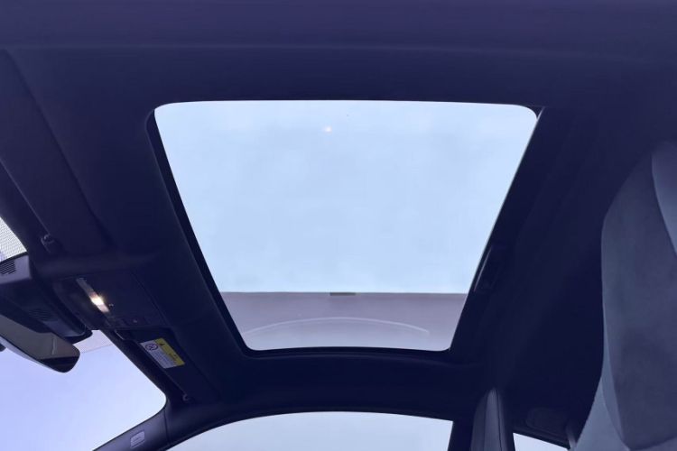 Used Jaguar F-TYPE 2021 P300 Rear-Drive Hardtop Version Interior 9