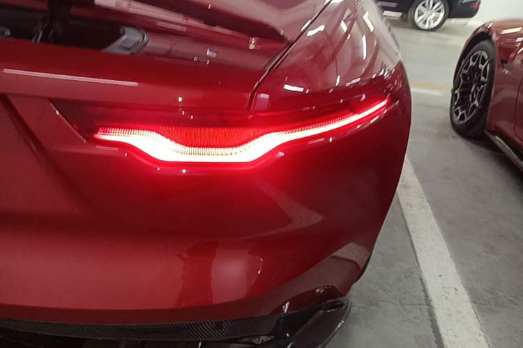 Used Jaguar F-TYPE 2021 P300 Rear-Drive Convertible Edition Right Rear Taillight