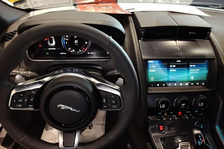 Used Jaguar F-TYPE 2021 P380 All-Wheel-Drive R-Dynamic Hardtop Version Center Console