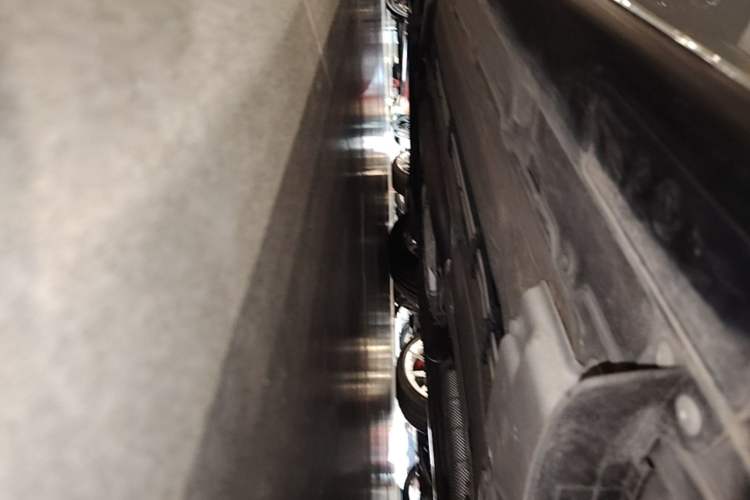 Used Jaguar F-TYPE 2021 P380 All-Wheel-Drive R-Dynamic Hardtop Version Left Side Sill