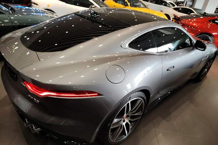 Used Jaguar F-TYPE 2021 P380 All-Wheel-Drive R-Dynamic Hardtop Version Rear Right 45 Deg