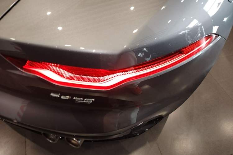 Used Jaguar F-TYPE 2021 P380 All-Wheel-Drive R-Dynamic Hardtop Version Right Rear Taillight
