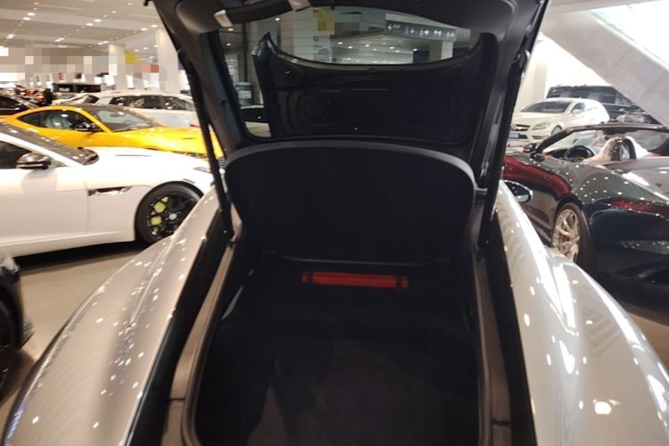 Used Jaguar F-TYPE 2021 P380 All-Wheel-Drive R-Dynamic Hardtop Version Trunk