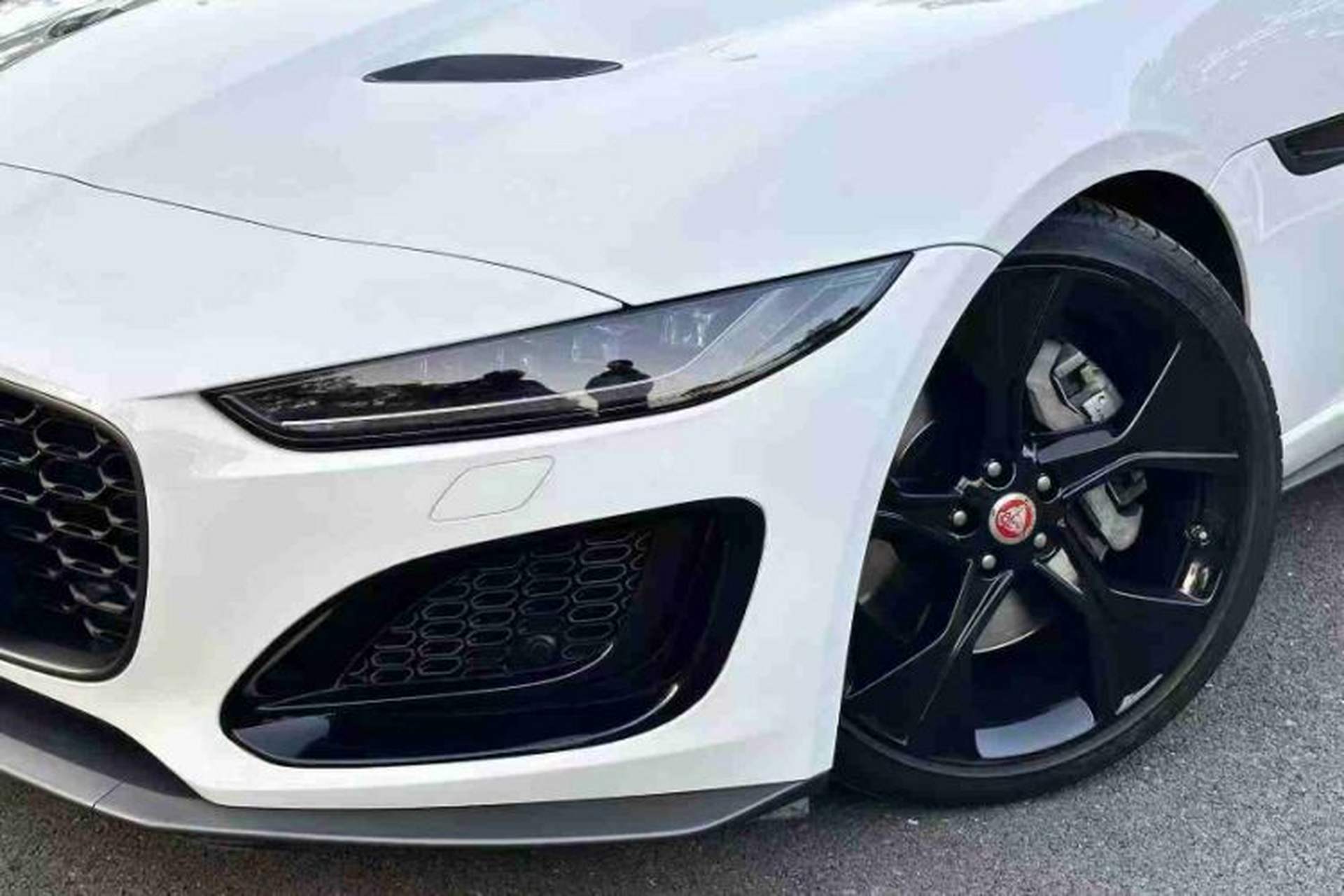 Used Jaguar F-TYPE 2021 P300 Rear-Drive First Edition Hardtop Version Exterior 2