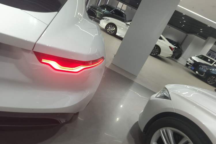 Used Jaguar F-TYPE 2021 P300 Rear-Drive First Edition Hardtop Version Exterior 6