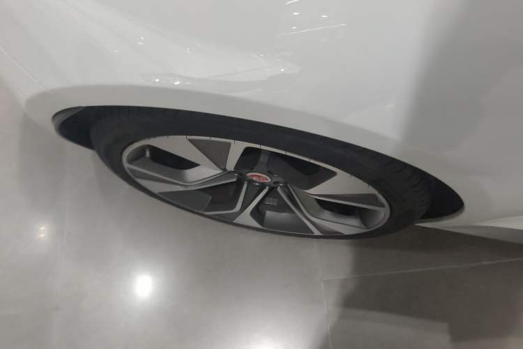 Used Jaguar F-TYPE 2021 P300 Rear-Drive First Edition Hardtop Version Exterior 8