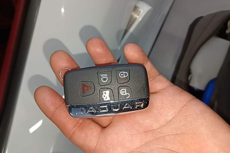 Used Jaguar F-TYPE 2021 P300 Rear-Drive First Edition Hardtop Version Interior 1