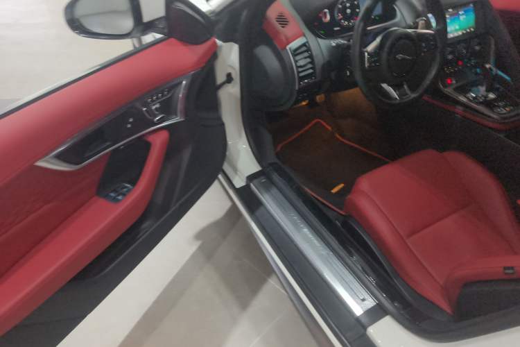 Used Jaguar F-TYPE 2021 P300 Rear-Drive First Edition Hardtop Version Interior 3