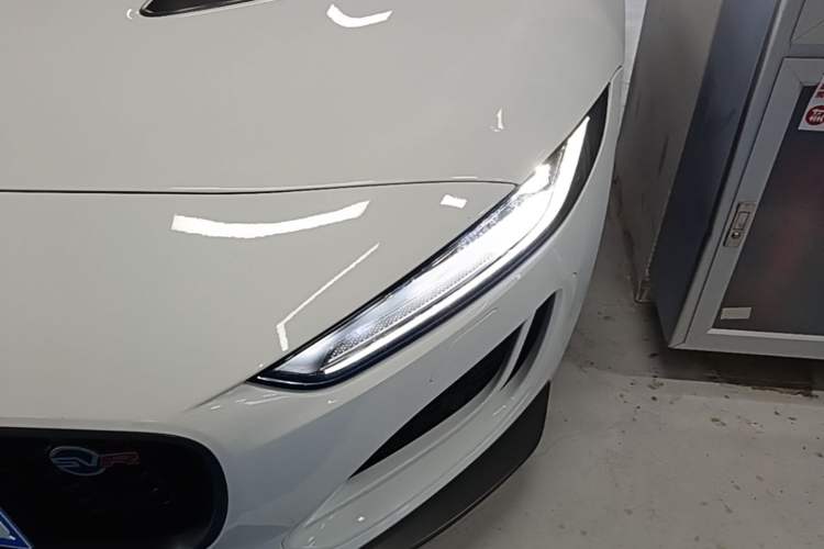 Used Jaguar F-TYPE 2021 P300 Rear-Drive First Edition Hardtop Version Left Front Headlight