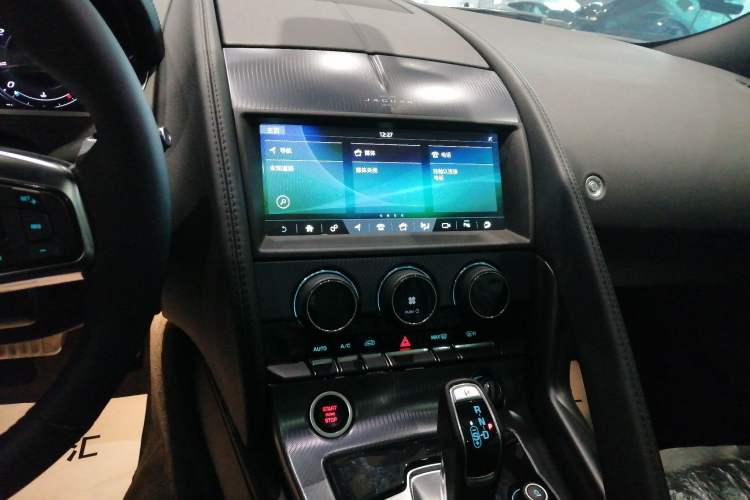 Used Jaguar F-TYPE 2021 P380 All-Wheel-Drive R-Dynamic Hardtop Version Audio And AC Panel