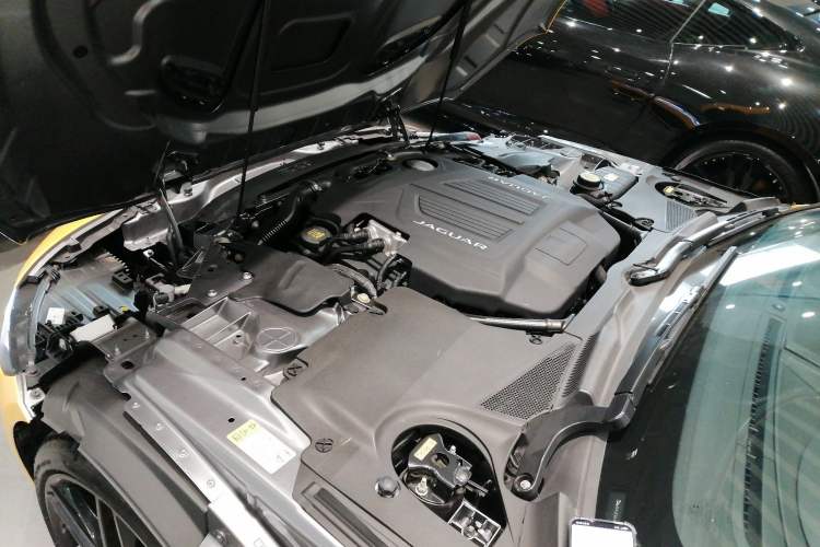 Used Jaguar F-TYPE 2021 P380 All-Wheel-Drive R-Dynamic Hardtop Version Engine Bay