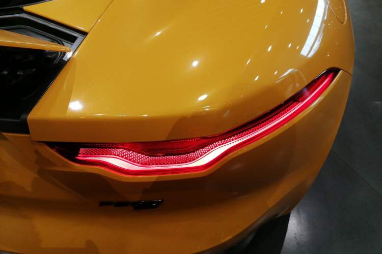 Used Jaguar F-TYPE 2021 P380 All-Wheel-Drive R-Dynamic Hardtop Version Exterior 6