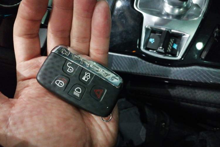Used Jaguar F-TYPE 2021 P380 All-Wheel-Drive R-Dynamic Hardtop Version Interior 1