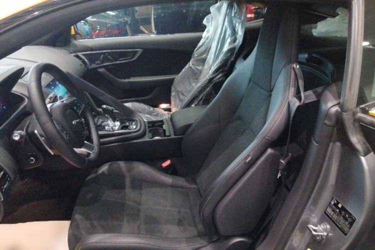 Used Jaguar F-TYPE 2021 P380 All-Wheel-Drive R-Dynamic Hardtop Version Interior 4