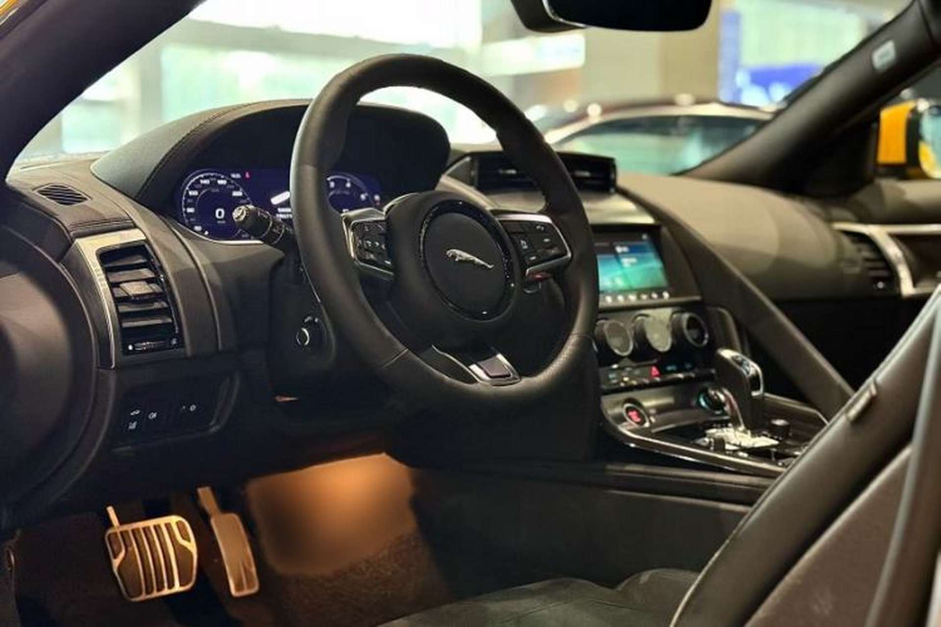 Used Jaguar F-TYPE 2021 P380 All-Wheel-Drive R-Dynamic Hardtop Version Interior 5