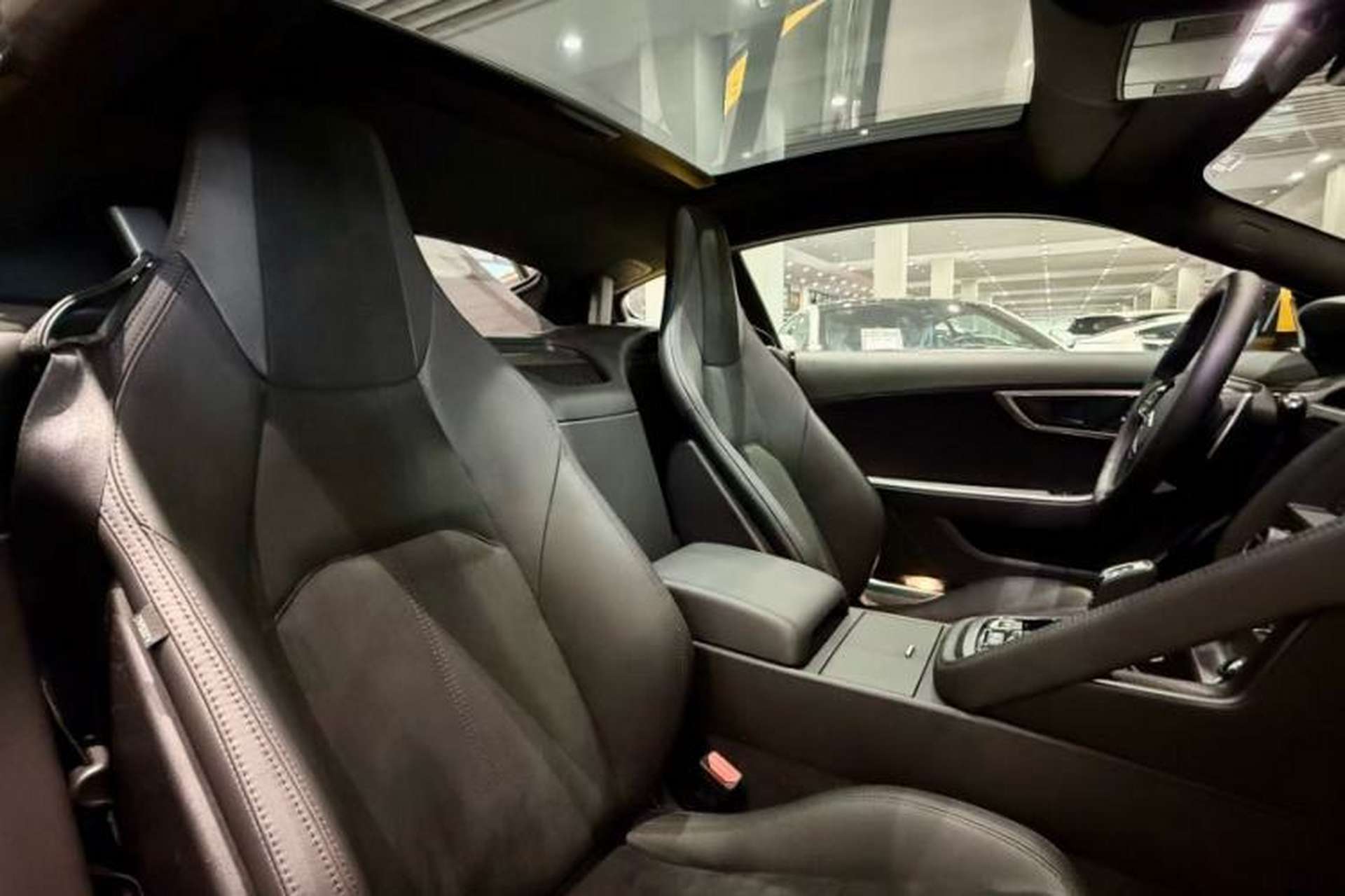 Used Jaguar F-TYPE 2021 P380 All-Wheel-Drive R-Dynamic Hardtop Version Interior 8