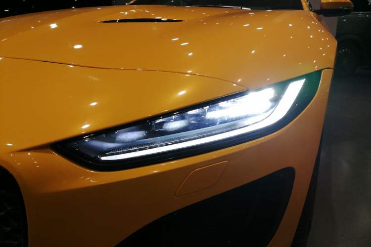 Used Jaguar F-TYPE 2021 P380 All-Wheel-Drive R-Dynamic Hardtop Version Left Front Headlight