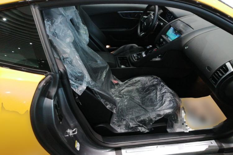 Used Jaguar F-TYPE 2021 P380 All-Wheel-Drive R-Dynamic Hardtop Version Right Front Seat
