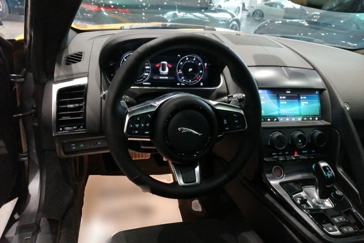 Used Jaguar F-TYPE 2021 P380 All-Wheel-Drive R-Dynamic Hardtop Version Steering Wheel