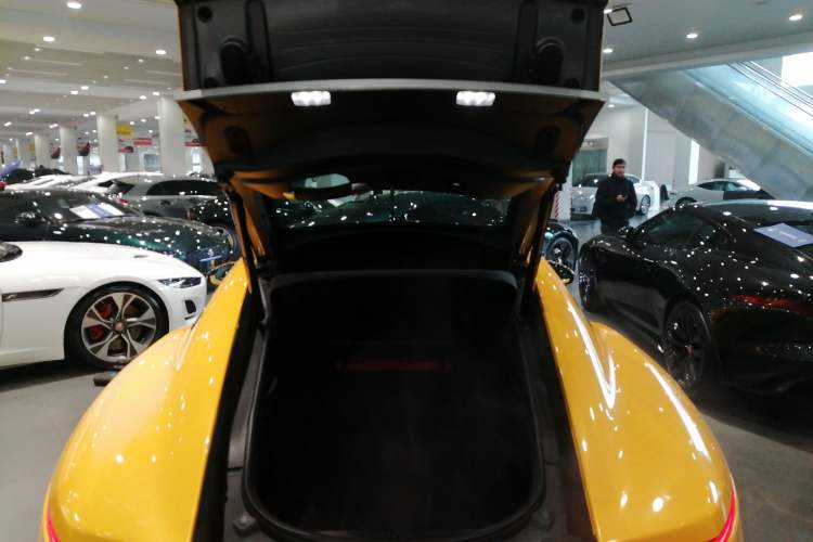 Used Jaguar F-TYPE 2021 P380 All-Wheel-Drive R-Dynamic Hardtop Version Trunk
