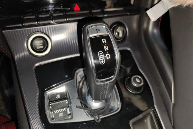 Used Jaguar F-TYPE 2022 P300 Hardtop Version R-DYNAMIC BLACK Gear Lever